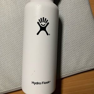 White 18oz standard mouth HYDROFLASK
